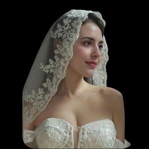 🆕 Elegant Lace Bridal Veil
